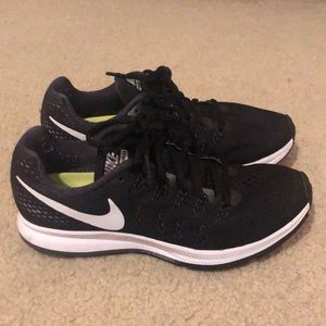Women’s Nike zoom pegasus tennis shoes
